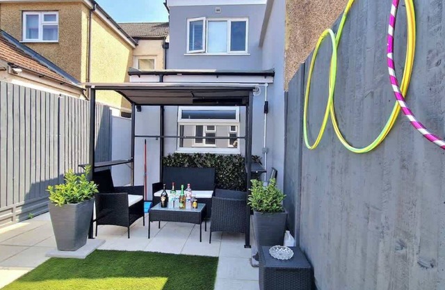 Stunning,clean,freeparking Home. Ideal for Longstays