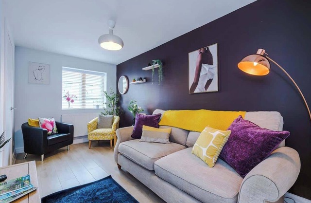 Stunning Home, Perfect for Groups, FREE Parking!