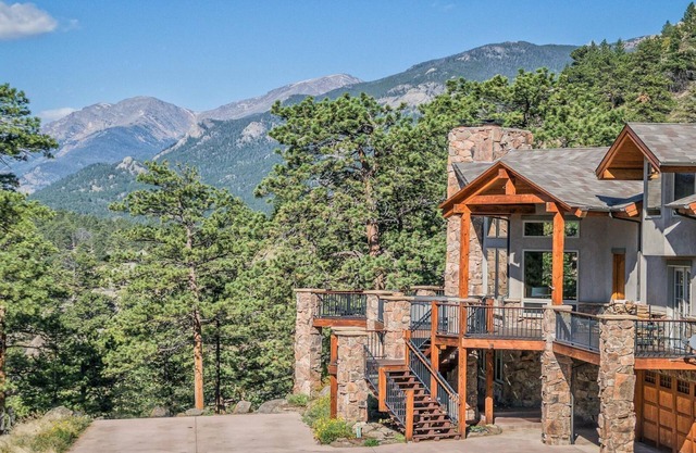 NOUVEAU! Superbe maison de montagne, intimité et vues spectaculaires, pensionnats RMNP.