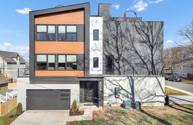 Stunning Home with Pool, Hot Tub, Gym, Rooftop,BBQ