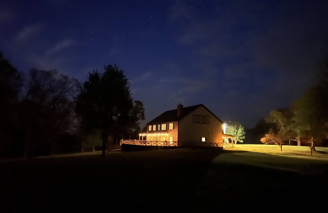 Stunning Kentucky Lake farmhouse. Perfect for entertaining or relaxation. 19244