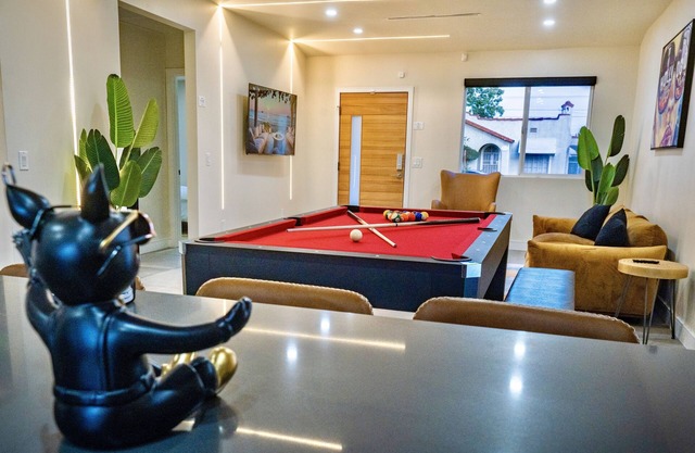 Stunning LA Dreams Bungalow between DTLA and Disney