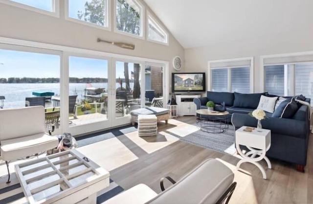 Superbe Lake Front Home, idéal pour les réunions de famille et les amis, à proximité du campus ND