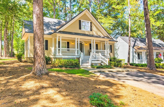 Stunning Lake Oconee Retreat w/ Pool Access!