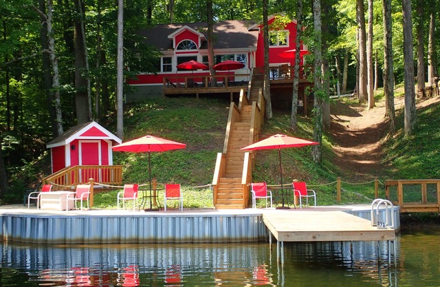 Un paradis à couper le souffle dans cette maison au bord du lac Trququil