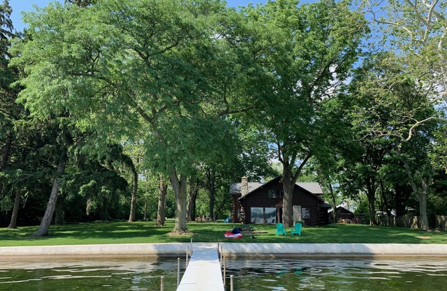 Superbe cabane en bord de lac