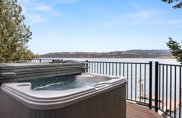 Stay 4 Nights or Longer Until May 31st and Get 15% Off. Relaxing Luxury CDA Lake Escape!