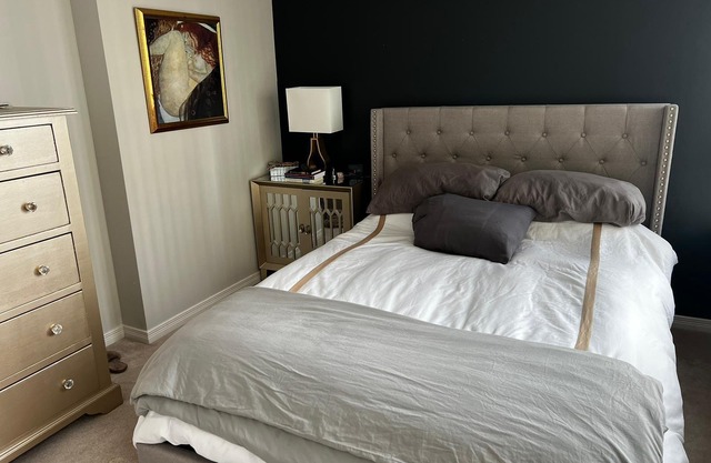 Stunning Lakeshore Blvd West 1 Bed, 1 Den.