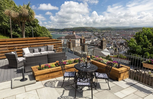 Stunning Llandudno Property with amazing sea views over Llandudno and Snowdonia