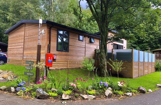 Lodge moderne dans un cadre relaxant avec des installations de loisirs et une connexion Wi-Fi gratuite