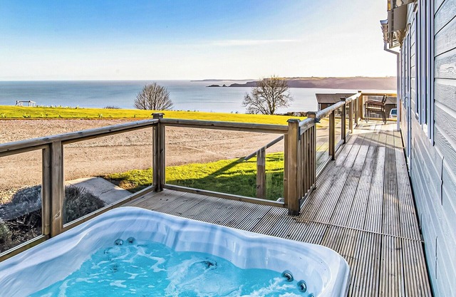 Stunning lodge with one double with en suite walk in shower and two twin.