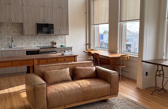 Charming apartment in historic downtown Brigham City - Perfect for a getaway