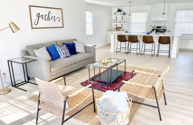 Stunning Loft w/ King Suite: near Duke/UNC, RDU Airport, Downtown