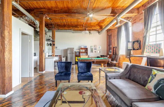 Stunning Loft with Riverwalk Views
