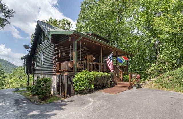 Stunning Log Cabin with Scenic Mountain Views 🌄