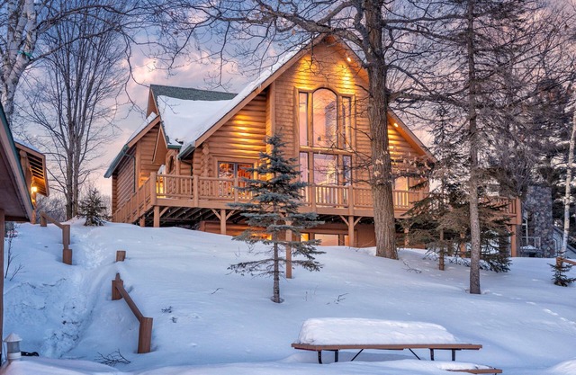 Stunning log home on Pike Lake with many amenities. Perfect for larger groups