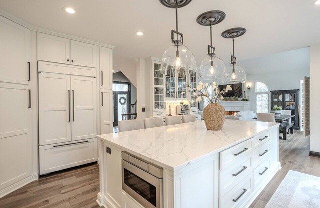 Stunning luxury Brookfield home, located 20 mins from downtown Milwaukee