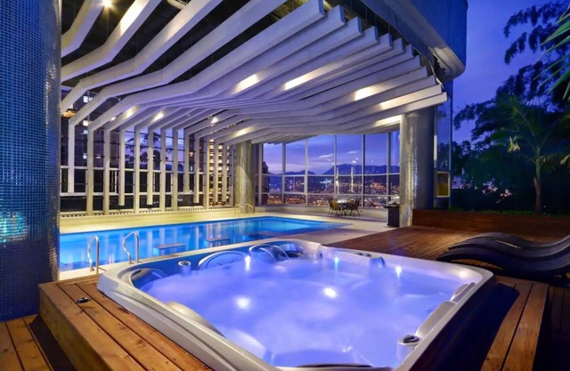 PENTHOUSE SUPERBE AVEC PISCINE CHAUFFANTE