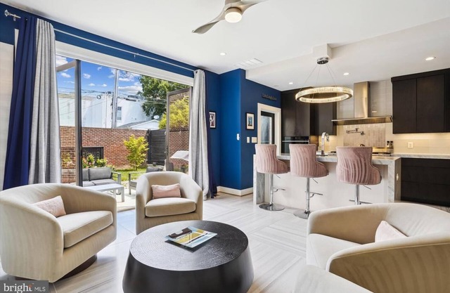 Beautiful Home in the Heart of Old Town Alexandria, Walk to Everything w/parking