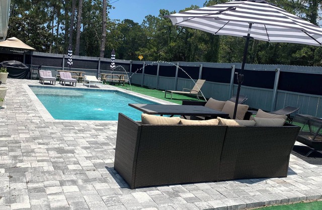 Stunning Modern beautiful house in Palm Coast, FL. W/Heated Salt Water Pool.nnn