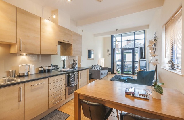 Superbe appartement moderne Exeter w / balcon