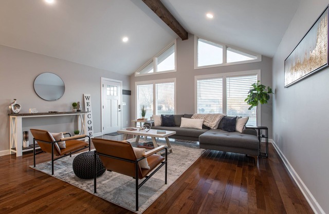 Stunning Modern Farmhouse with Mountain Views!!