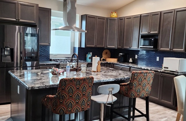 Stunning New Custom-Built 2bd/1ba Home, Vaulted Ceilings, Chef's Kitchen