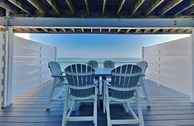 Superbe New Lakefront Condo with 4 BR & 3 BA - Pont Waterfront - 12 pers max
