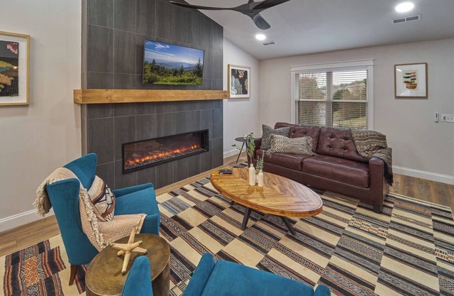 Stunning, Newly Renovated Villa! Close to Strip #3