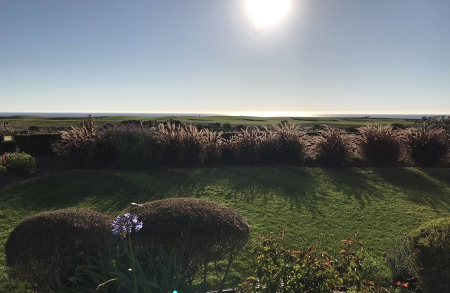 Vues imprenables sur l'océan dans la communauté de golf spectaculaire