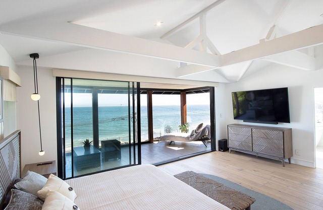 Beautiful Unobstructed Ocean View Malibu House With Heated Pool & Jacuzzi