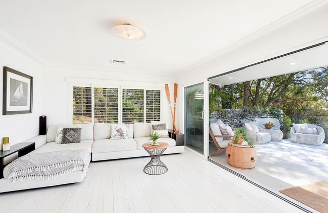 Stunning Oceanview Retreat Between Beach and Bush