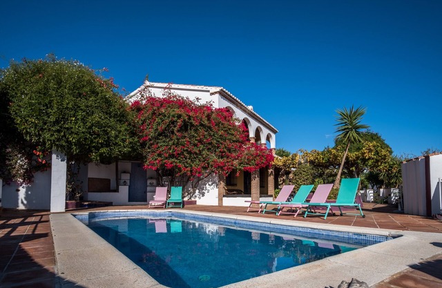 Une superbe finca et cortijo maintenant avec un rabais de 20% et une vue sur la Méditerranée