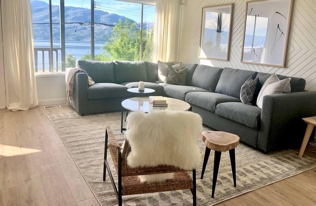 Stunning Okanagan Lakeview Home
