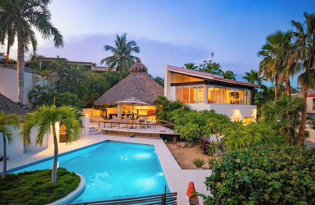 Superbe villa en plein air avec piscine privée et vue sur l'océan