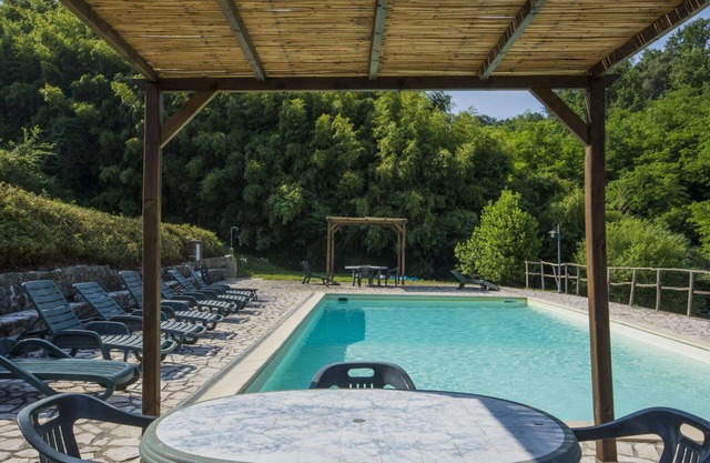 Magnifique maison de vacances privée pour 16 personnes avec piscine privée, WIFI, TV et parking