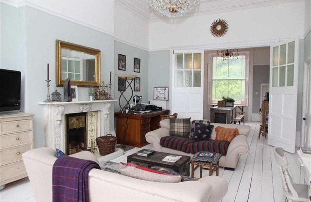 Stunning Period & Family Apartment by the Sea