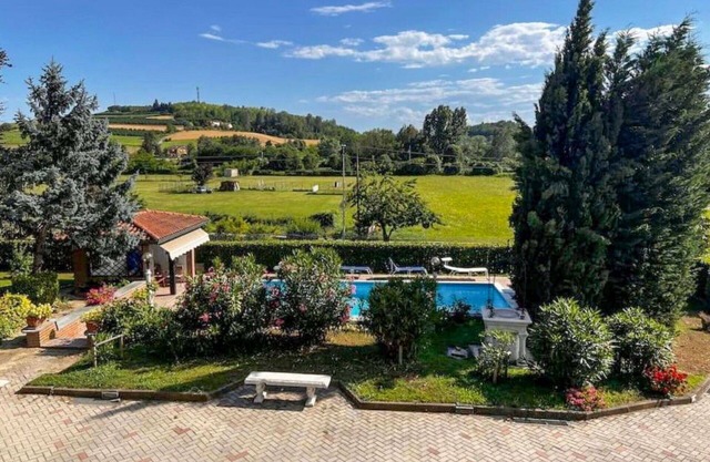 Belle maison de vacances privée avec climatisation, piscine privée, WIFI, TV, patio, animaux admis