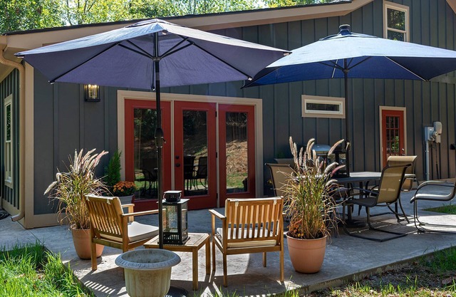 Stunning Private Cottage! Base of Beautiful Lookout Mtn; 10 miles to Chattanooga; Rock City, Hiking
