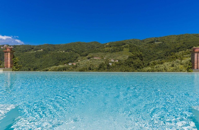 Maison de vacances privée avec bain à remous, climatisation, piscine privée, WIFI, TV, patio