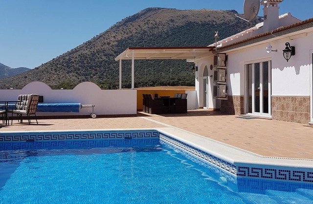 Superbe villa privée avec vue sur la montagne avec piscine, bienvenue dans la vraie Espagne