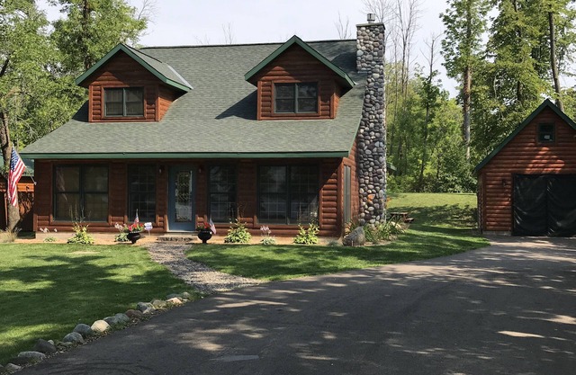 Superbe maison privée sur le lac située sur la magnifique baie Cove.