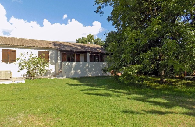 Belle maison de vacances privée pour 8 personnes avec piscine privée, WIFI, TV, patio et parking