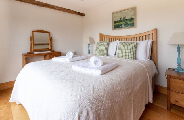 Stunning private villa for 5 guests with WIFI, TV, patio, pets allowed and parking