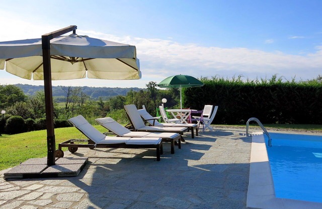Belle maison de vacances privée avec WIFI, piscine privée, TV, terrasse, animaux admis, parking