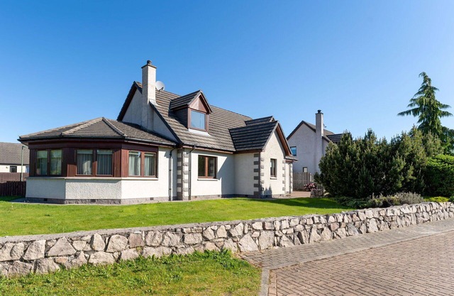 Magnifique maison de vacances privée avec bain à remous, WIFI, TV, patio, animaux admis et parking