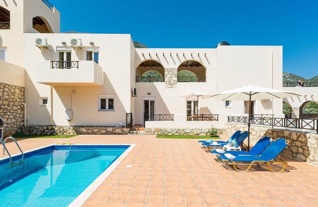 Belle maison de vacances privée avec climatisation, WIFI, piscine privée, TV, balcon et parking