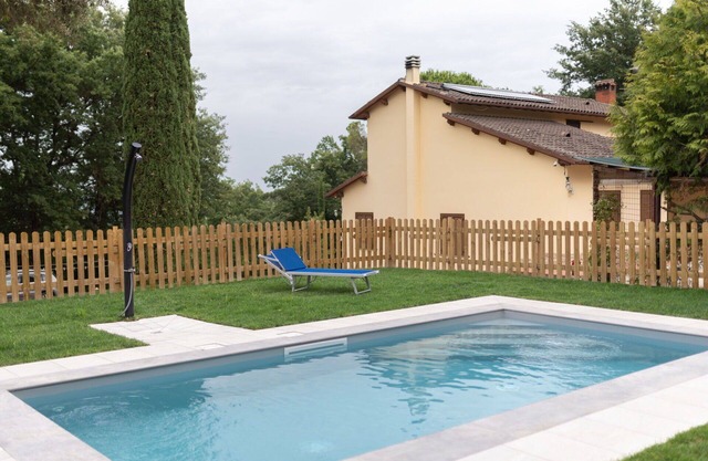 Belle maison de vacances privée avec piscine privée, WIFI, TV, terrasse, animaux admis, parking