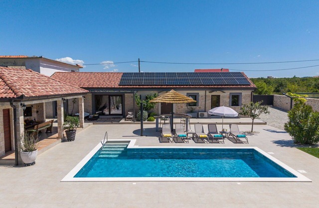 Maison de vacances privée avec climatisation, piscine privée, WIFI, TV, terrasse, parking