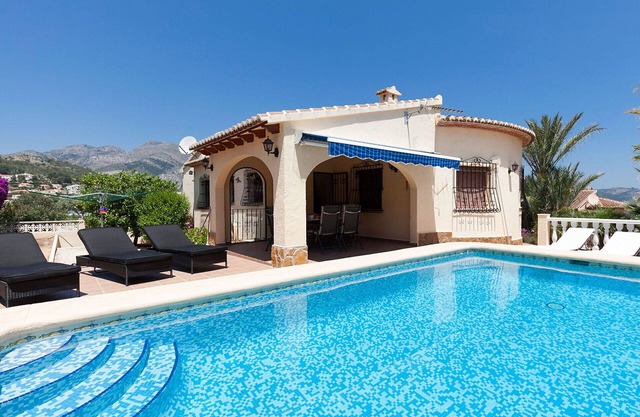 Belle maison de vacances privée pour 6 personnes avec piscine privée, WIFI, TV et terrasse